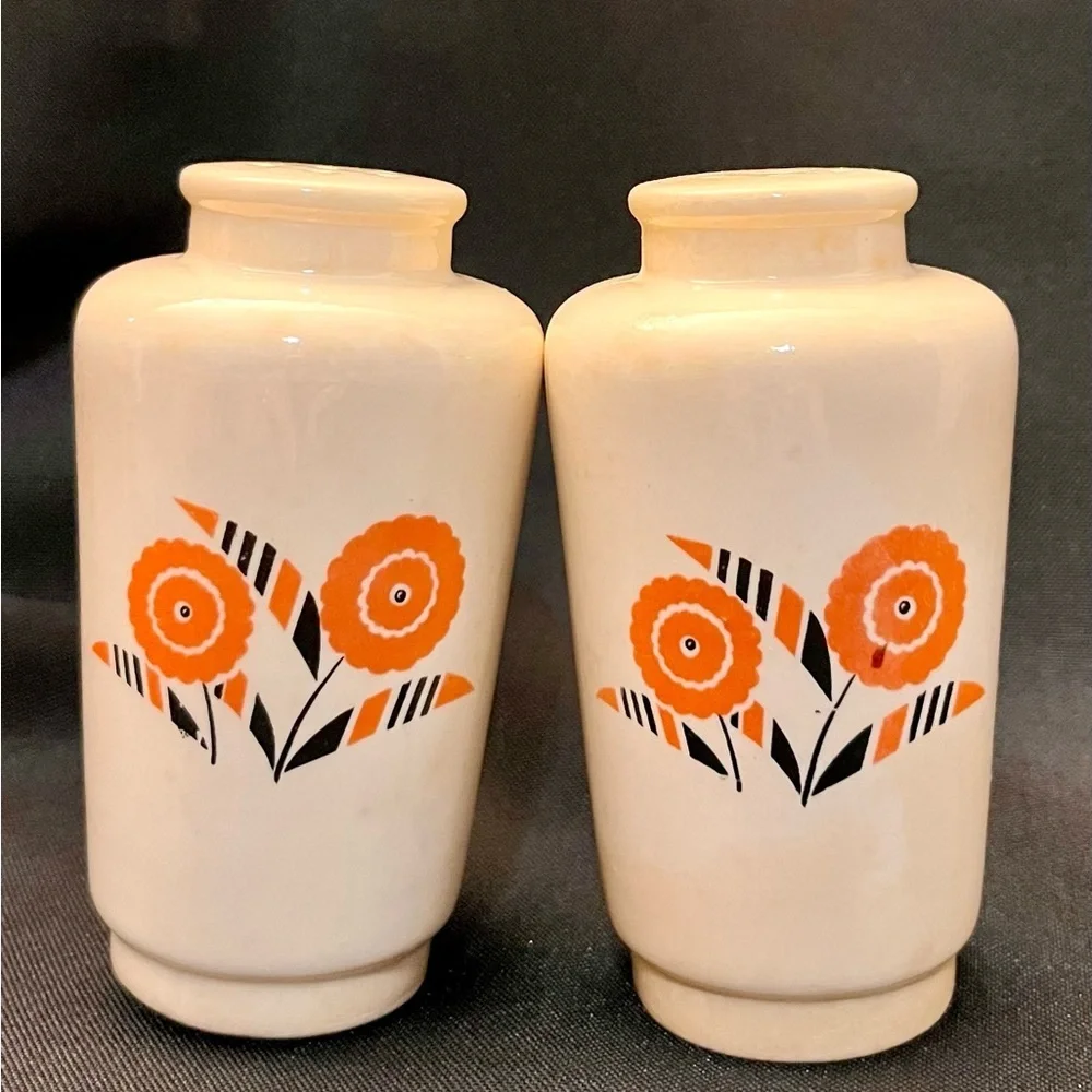 VTG Universal Potteries Seminole Salt & Pepper Shakers Art Deco Orange Kitchen